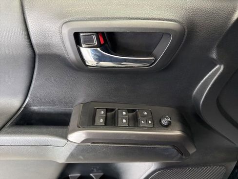 Used 2019 Toyota Tacoma TRD Off-Road w/ Technology Package image 15