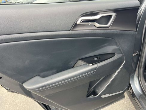 Used 2023 Kia Sportage EX image 22