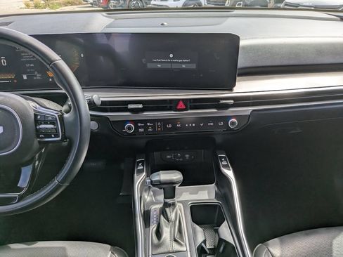 Certified 2025 Kia Sorento S FWD image 16