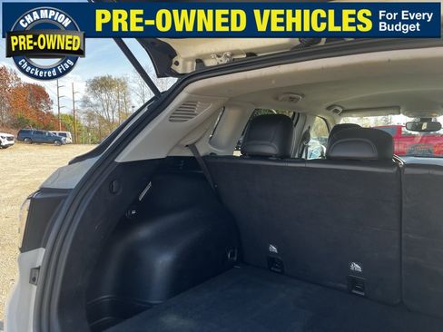 Used 2018 Jeep Compass Latitude w/ Popular Equipment Group image 9