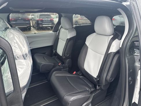 New 2026 Toyota Sienna XSE image 31