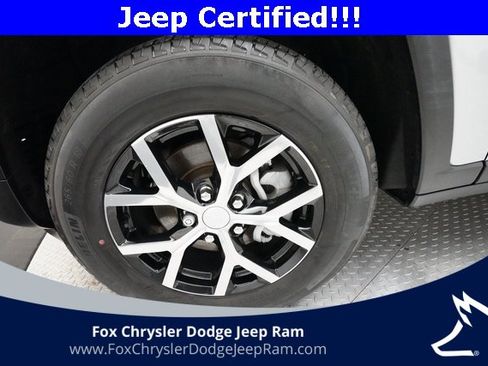 Used 2023 Jeep Grand Cherokee Limited image 27