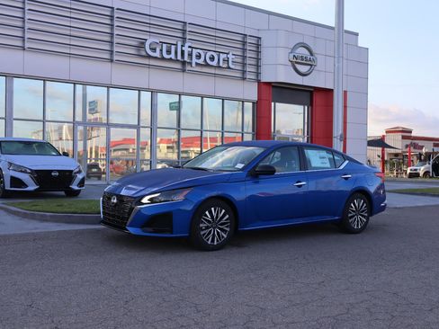 New 2025 Nissan Altima 2.5 SV image 2