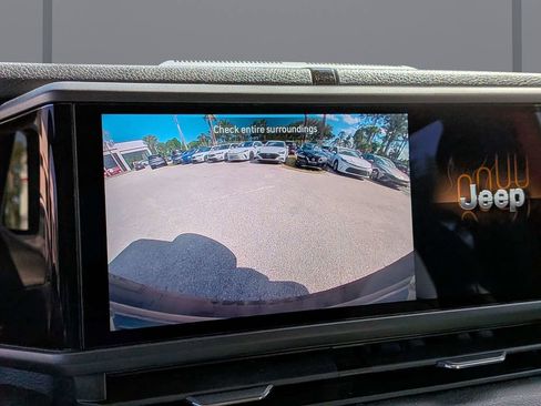 Used 2025 Jeep Wrangler Unlimited Sport AWD/4WD image 18