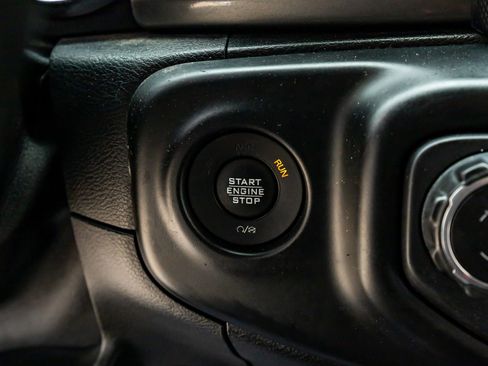 Used 2020 Jeep Wrangler Unlimited Sahara AWD/4WD image 22