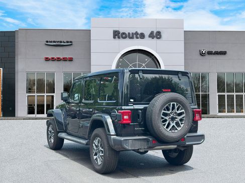 Used 2025 Jeep Wrangler Unlimited Sahara AWD/4WD image 4