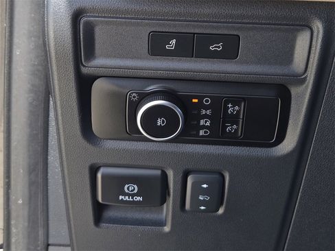 Used 2024 Ford Expedition Limited image 20