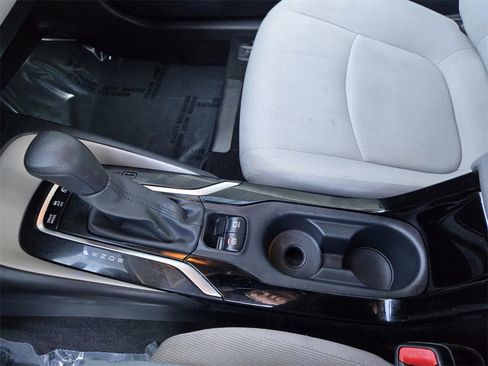 Used 2022 Toyota Corolla LE image 23