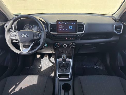 Used 2020 Hyundai Venue SE FWD image 11