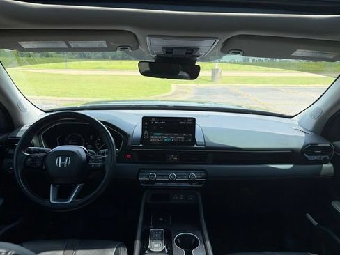 Used 2024 Honda Pilot Touring image 8