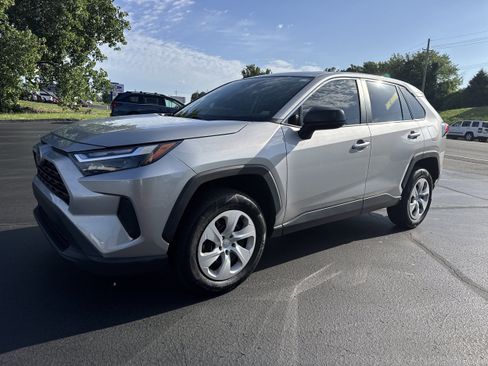 Used 2024 Toyota RAV4 LE AWD/4WD image 2