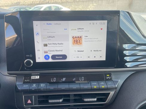 Used 2025 Toyota Camry LE image 21