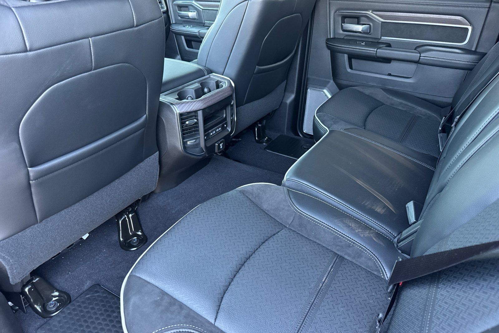 New 2027 RAM 3500 Laramie AWD/4WD image 11