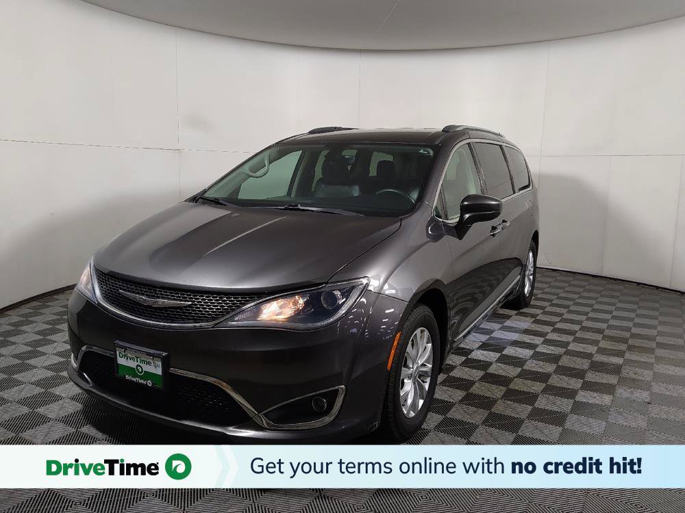 Used 2018 Chrysler Pacifica Touring-L FWD image 1