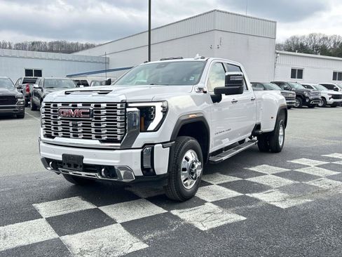 Used 2024 GMC Sierra 3500 Denali w/ Denali Reserve Package image 7