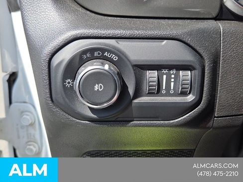 Used 2022 Jeep Wrangler Unlimited Sahara w/ Cold Weather Group AWD/4WD image 27