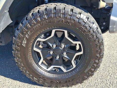 Used 2022 Jeep Gladiator Rubicon w/ LED Lighting Group image 9