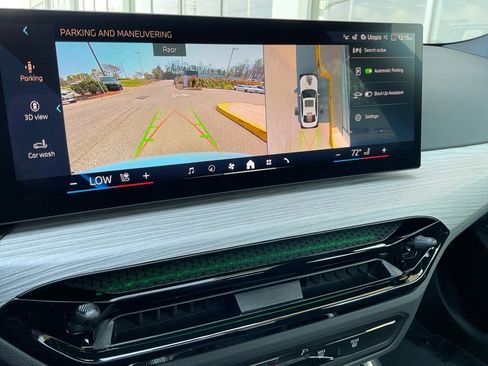 New 2026 BMW 330i Sedan w/ M Sport Package image 19