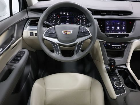 Used 2021 Cadillac XT5 Premium Luxury AWD/4WD image 16