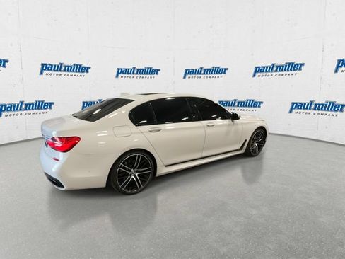 Used 2018 BMW 750i RWD image 12