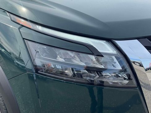 Used 2025 Nissan Pathfinder SL FWD image 9