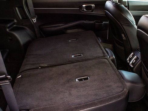 Used 2024 Kia Sorento S image 38