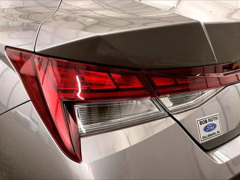 Used 2025 Hyundai Elantra Hybrid FWD image 28