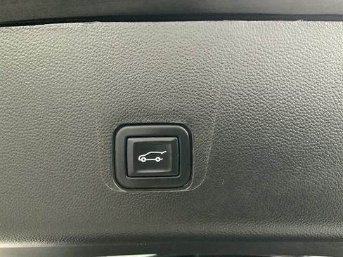 Used 2021 Chevrolet Traverse LT w/ LPO, Floor Liner Package AWD/4WD image 8