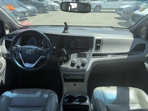 Used 2015 Toyota Sienna XLE w/ XLE Navigation Package image 20