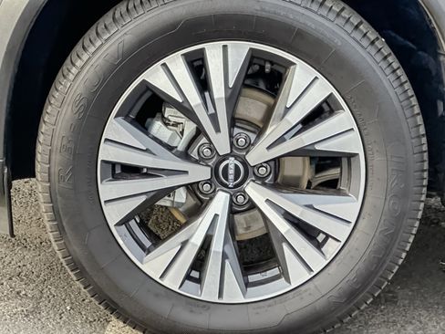 Used 2023 Nissan Rogue SV image 25