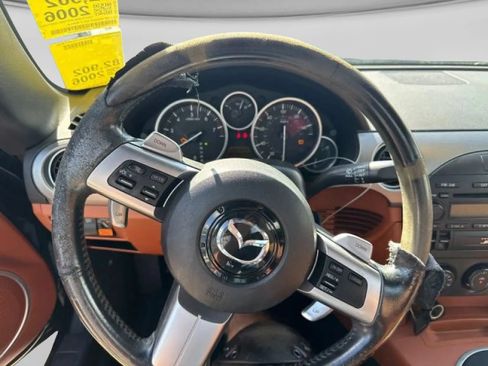 Used 2006 MAZDA MX-5 Miata Grand Touring w/ Premium Pkg RWD image 6