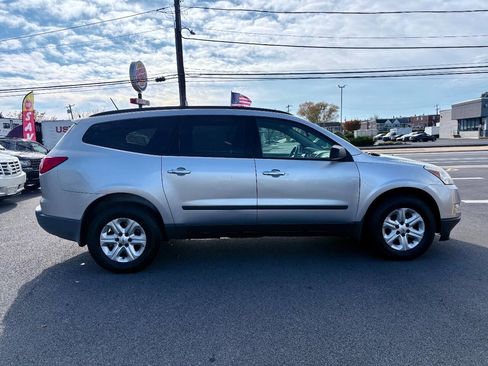 Used 2011 Chevrolet Traverse LS image 7
