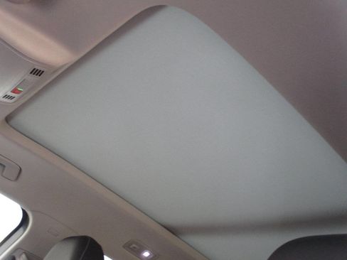 Used 2022 Volkswagen Taos SEL image 45