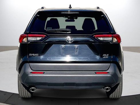 Used 2022 Toyota RAV4 XLE Premium image 8