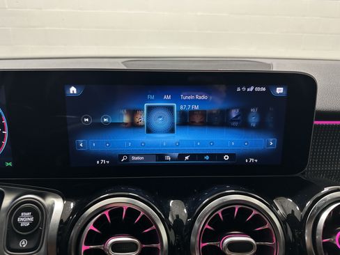 Used 2021 Mercedes-Benz GLB 250 4MATIC image 23