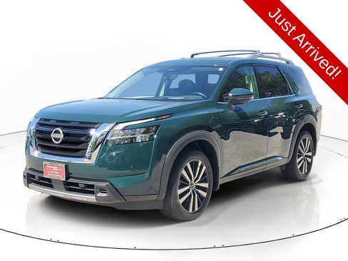 Used 2023 Nissan Pathfinder Platinum AWD/4WD image 2