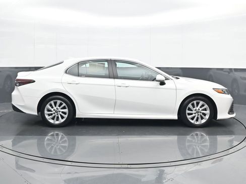 Used 2022 Toyota Camry LE image 7
