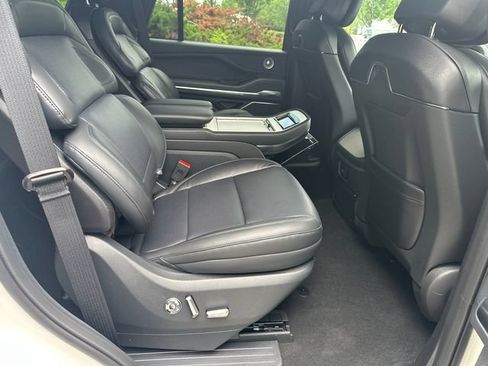 New 2026 Lincoln Navigator Reserve w/ Jet Appearance Package AWD/4WD image 16