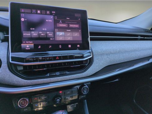 Used 2022 Jeep Compass Latitude image 24