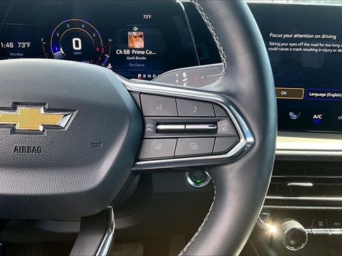 Used 2025 Chevrolet Traverse LT image 19