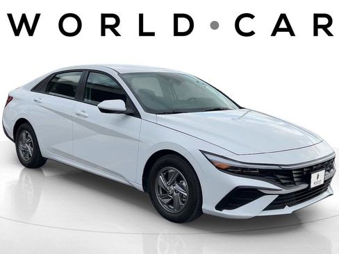 Certified 2025 Hyundai Elantra SE image 1