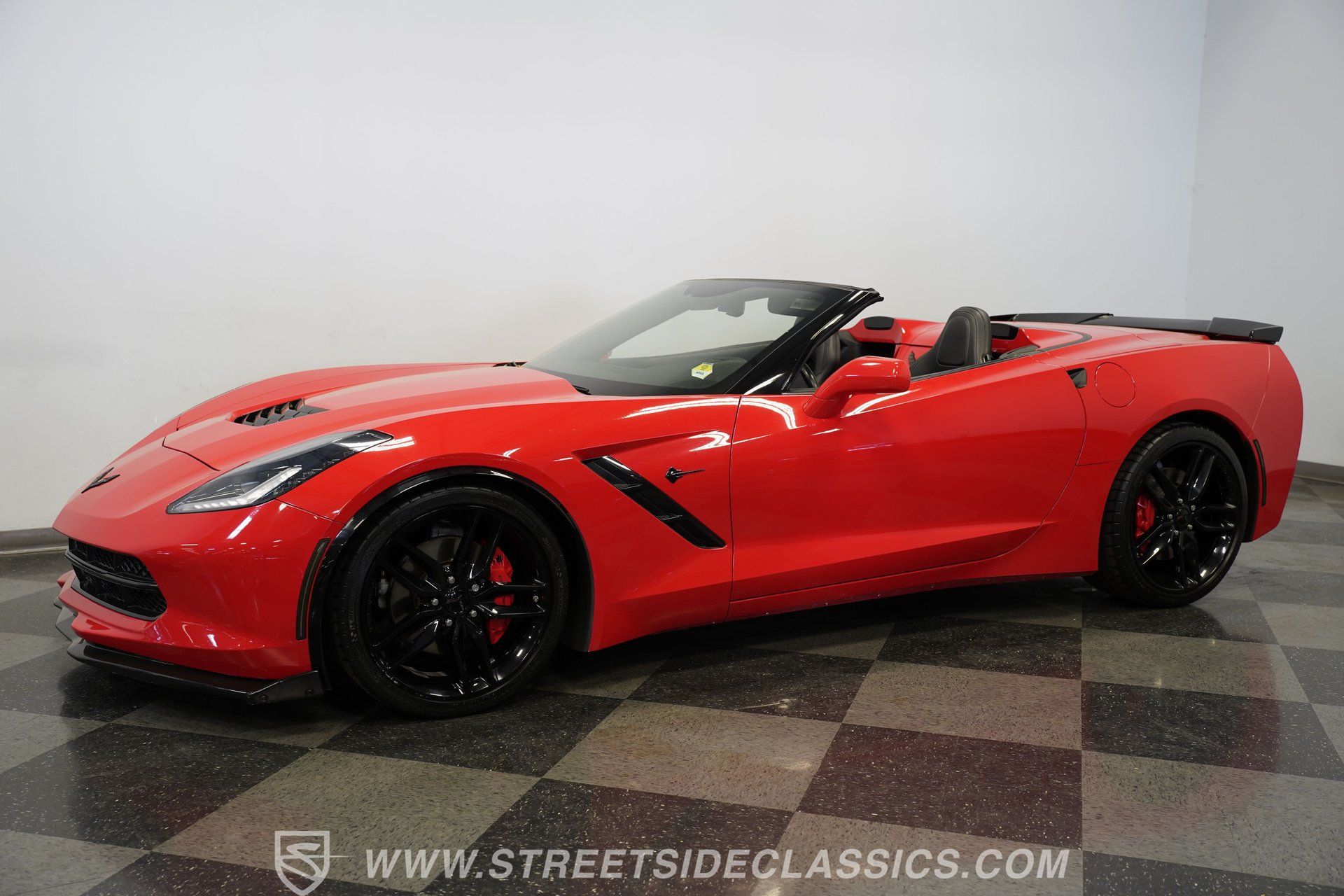 Used 2019 Chevrolet Corvette Stingray Convertible w/ Carbon Flash Badge Package RWD image 7
