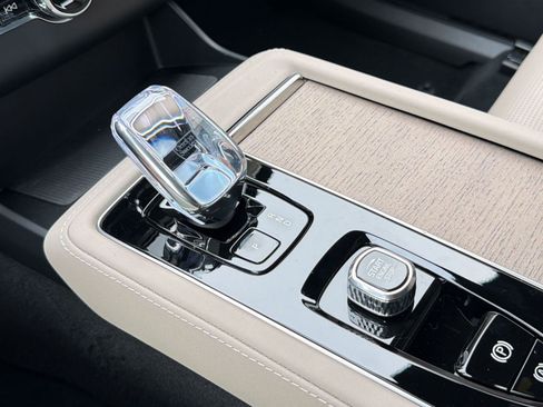 New 2026 Volvo XC90 T8 Ultra w/ Protection Package AWD/4WD image 16