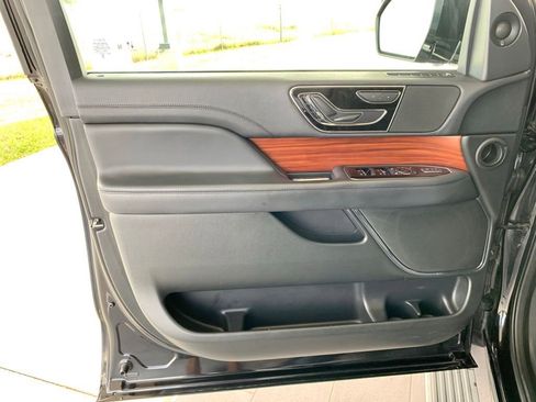 Used 2024 Lincoln Navigator L 4WD image 13