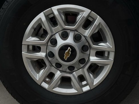 Used 2025 Chevrolet Silverado 2500 LT w/ Convenience Package AWD/4WD image 9