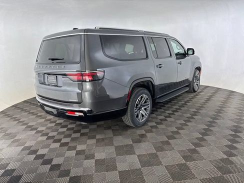 Used 2024 Jeep Wagoneer L Series II w/ Flexible Seating Group AWD/4WD image 5