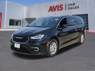 Used 2025 Chrysler Pacifica Select video 1