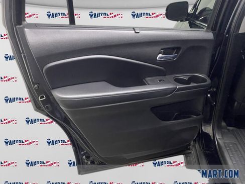 Used 2021 Honda Pilot Touring image 11