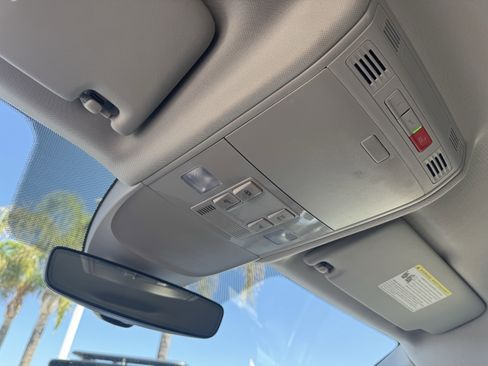 Used 2025 Volkswagen Taos SE image 30