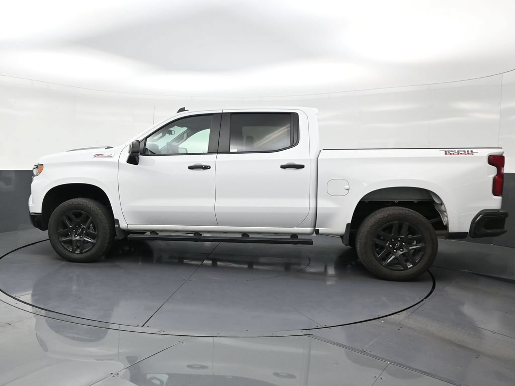 Used 2025 Chevrolet Silverado 1500 LT Trail Boss w/ Convenience Package II AWD/4WD image 2